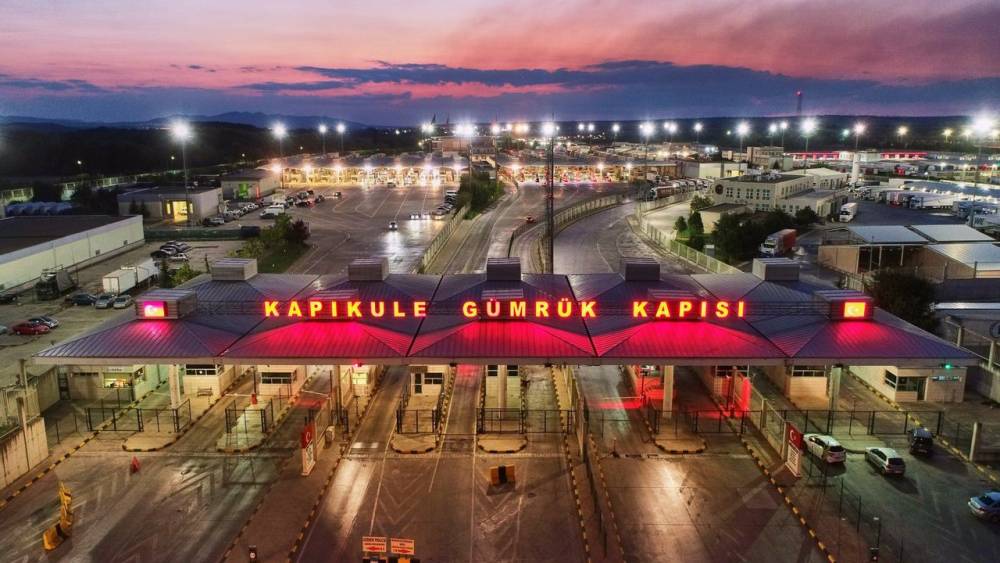 Kapıkule'de uyuşturucu operasyonu: 212 kilo esrar ele geçirildi