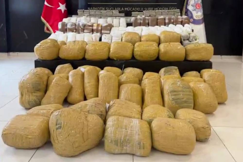 Uyuşturucu operasyonu: 240 kilogram uyuşturucu madde ele ge&ccedil;irildi